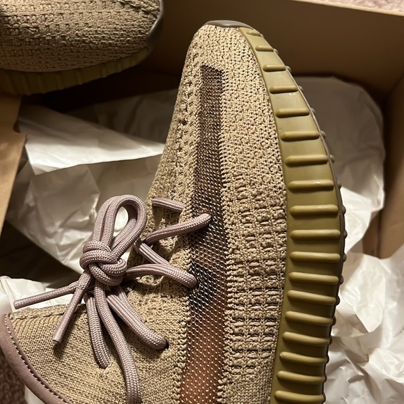 YEEZY BOOST 350 V2 - Picture 5 of 16